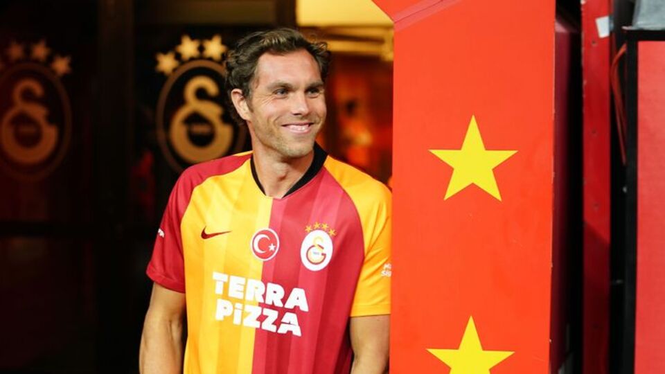Elmander derbiyi tribünden izledi