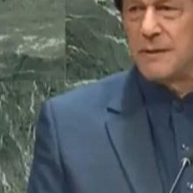 Pakistan Başbakanı Han'ı taşıyan uçak acil iniş yaptı
