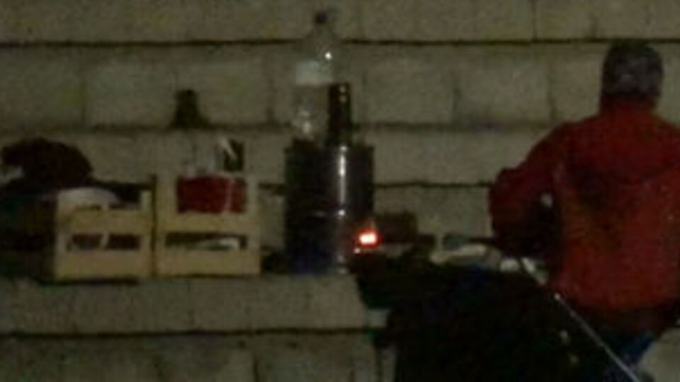 Az sayıda İstanbullu bu geceyi de dışarda geçiriyor