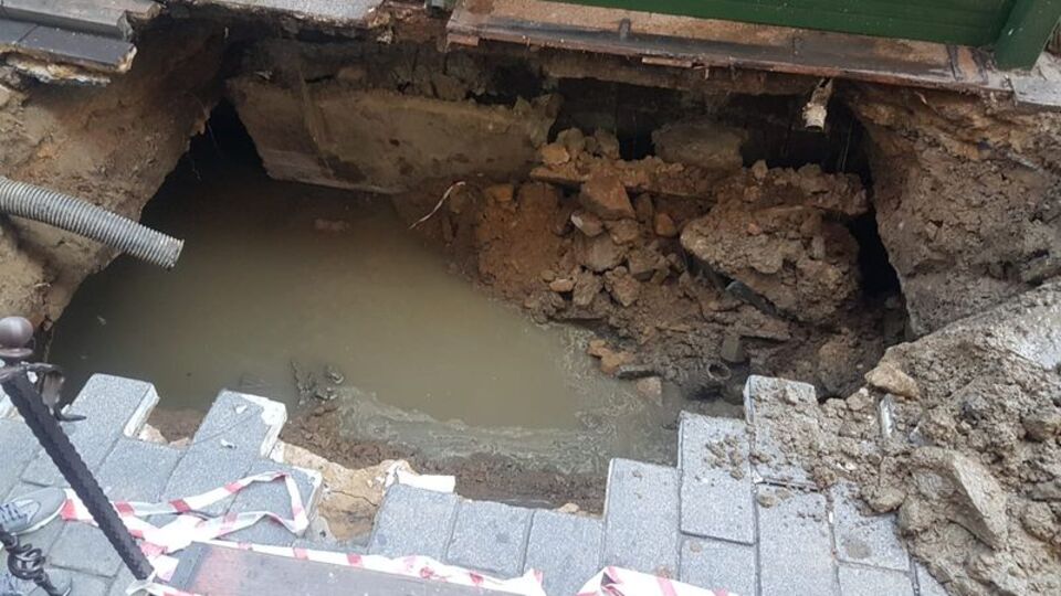 Ortaköy'de kanal çöktü!