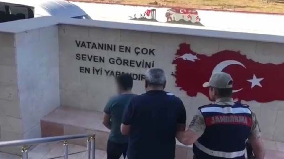 Teröristleri tedavi eden 2 kişi yakalandı