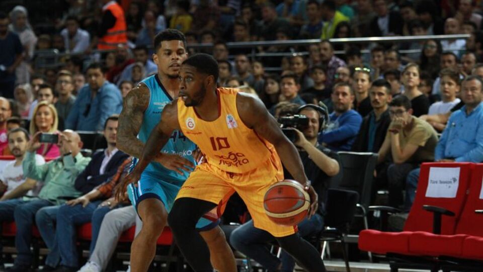 G.Saray potada İtalya deplasmanında