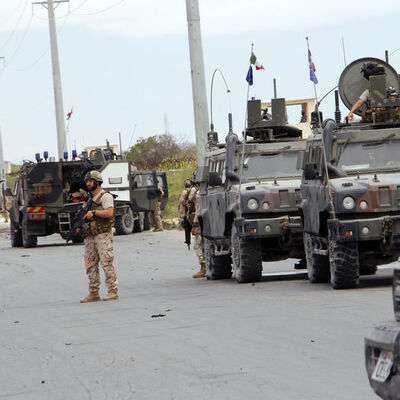 Somali'de ABD üssü ve AB konvoyuna çifte saldırı!