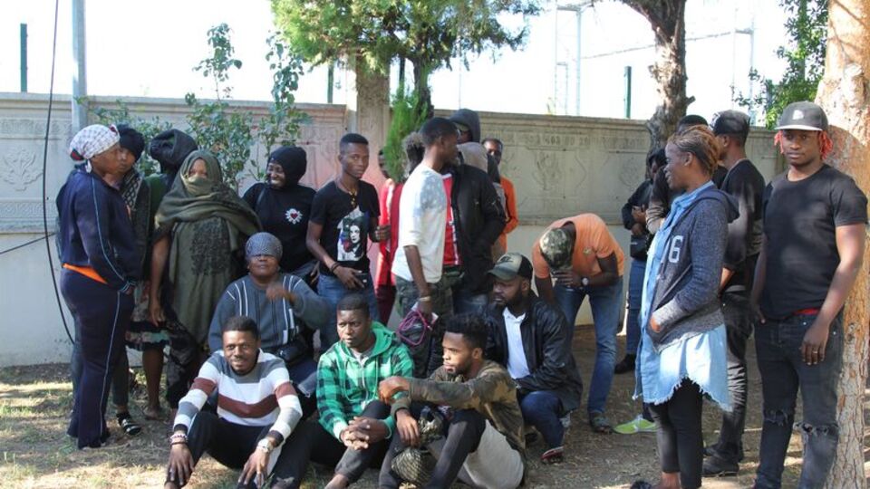 Balıkesir'de 30 kaçak göçmen yakalandı