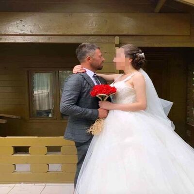 Başkasıyla evliyken düğün yaptı, sosyal medyadan paylaştı