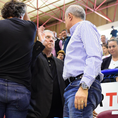 "Her parmağını kaldıran tehdit mi ediyor?"