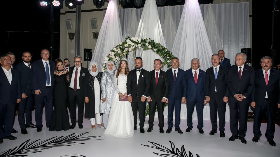 Özışık ailesinin mutlu günü