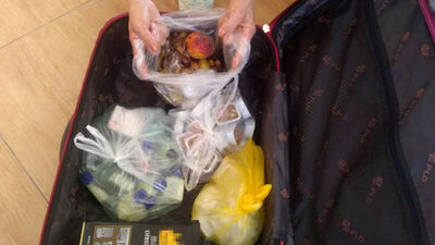 Her şey dahili yanlış anladı! Çantadan market çıktı!