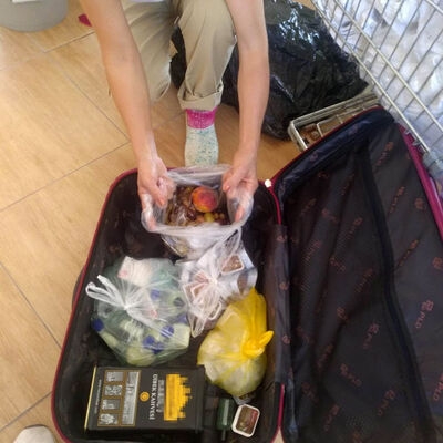 Her şey dahili yanlış anladı! Çantadan market çıktı!