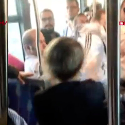 Metrobüste olay! Kadın yolcu yumruk attı