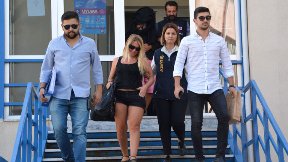 Lüks yatta fuhuşa baskın! Helen ve köleleri yakalandı!