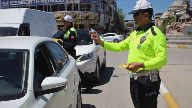 Yarın 20 bin noktada 200 bin polis nöbet tutacak