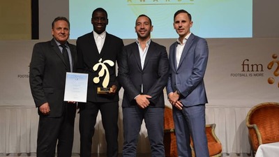 Demba Ba "Rol Model" seçildi