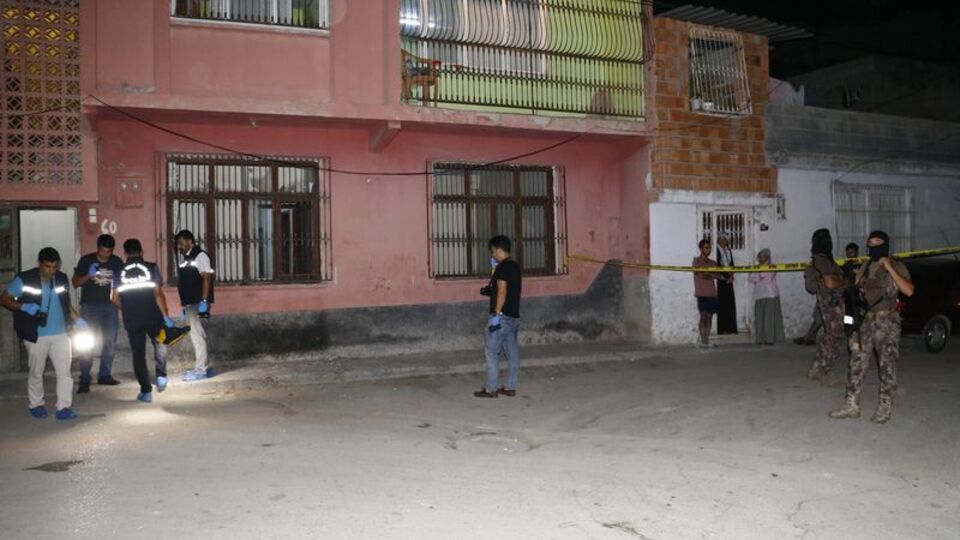 Adana'da bir eve EYP'li saldırı