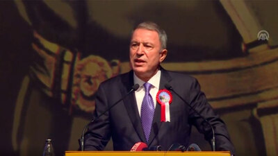 Akar: Kendi göbeğimizi keseriz