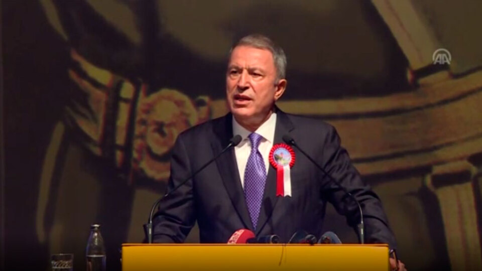 Akar: Kendi göbeğimizi keseriz