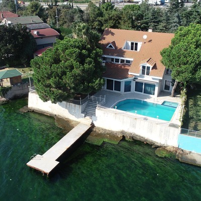 Boğaz'daki yalılarla yarışıyorlar