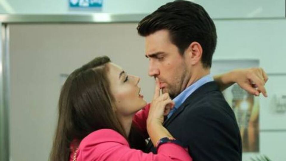 Afili Aşk bacayı sarıyor!