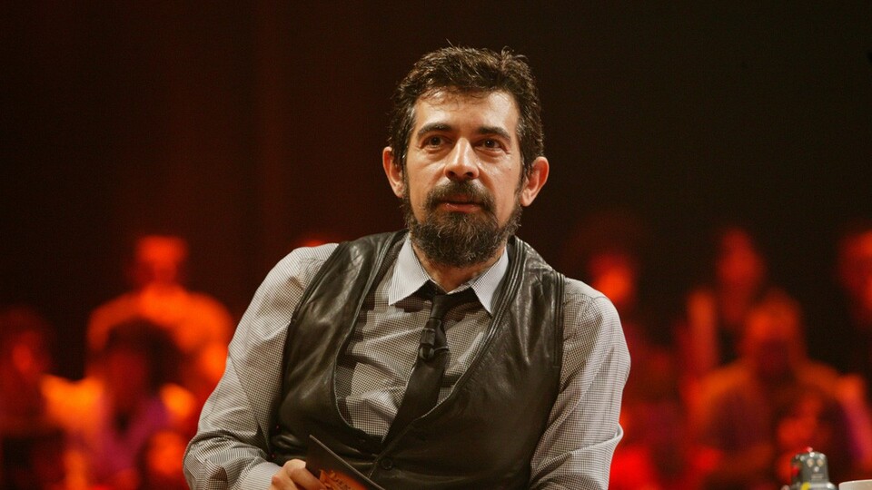 Okan Bayülgen kimdir?