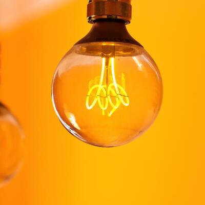 Yüzbinlerce ticarethaneye indirimli elektrik yolu