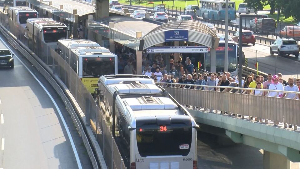 Metrobüsten yıllık 165 milyon dolar gelir elde ediliyor