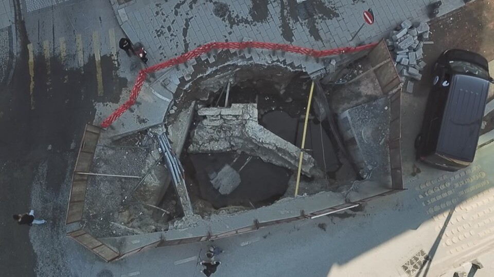 Üsküdar'da asfaltın hemen altından çıktı!