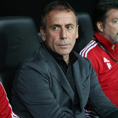 "Antrenörlüğü değil, performansı kötü"