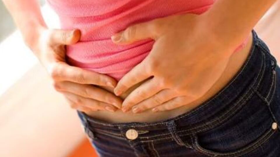 Göbek düşmesi belirtileri nelerdir?