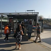 Altunizade durağındaki üstgeçit paralı mı?