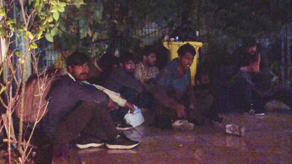 Arnavutköy'de can pazarı! Göçmenleri taşıyan TIR kaza yaptı