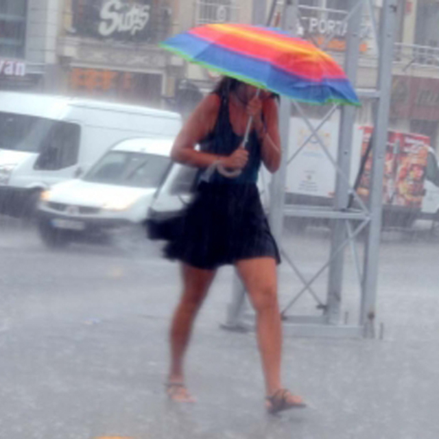 Sıcaklık 4-6 derece düşüyor! Yurdun batısı yağmura teslim!