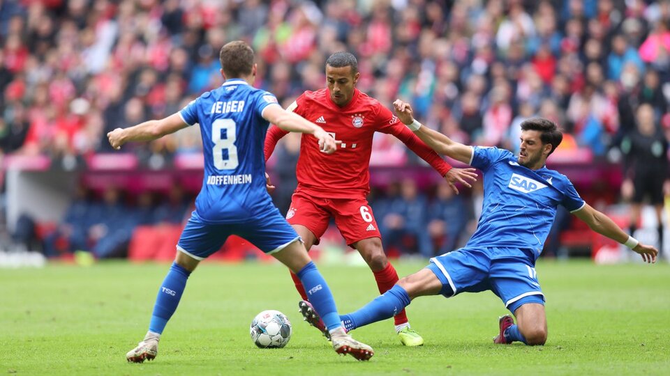 Bayern'e evinde şok!