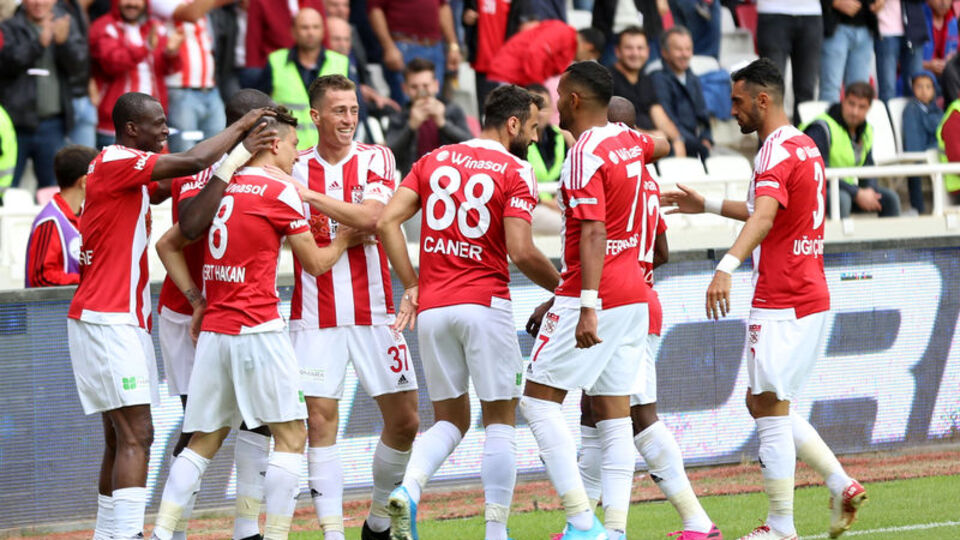 Sivasspor'dan zirveye pençe!