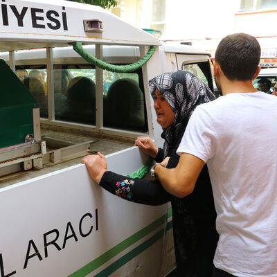 Cenazesini görünce böyle haykırdı: 'Saçların uzun ısıtır seni'