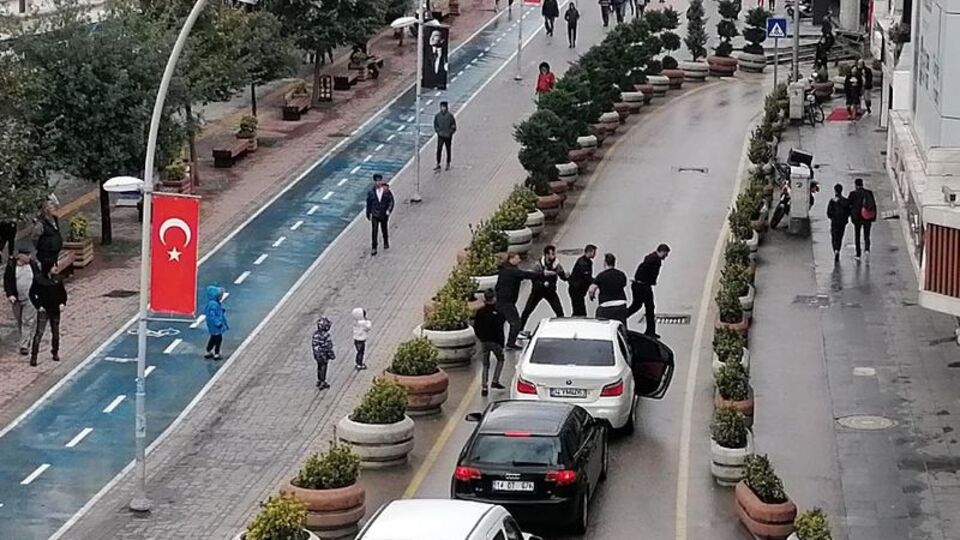 Şehir eşkıyaları çocuklarına da acımadı!