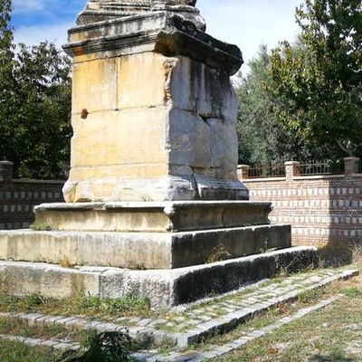 2 bin yıllık tarihe kurşun sıktılar!