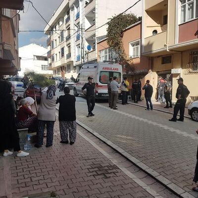 Hırsız, evdeki kadının boğazını kesti