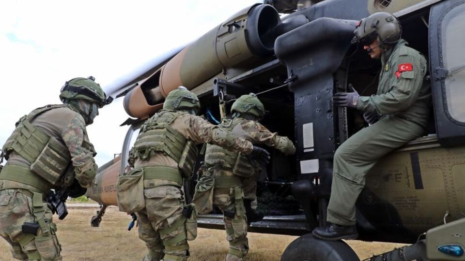 Ünlü isimlerden Barış Pınarı Harekatına destek