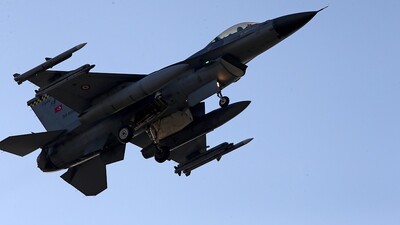 Türk savaş uçakları 30 kilometre derinliğe girdi