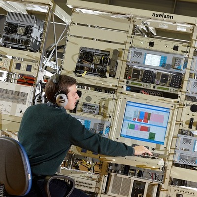 Askere karadan havadan kesintisiz iletişim