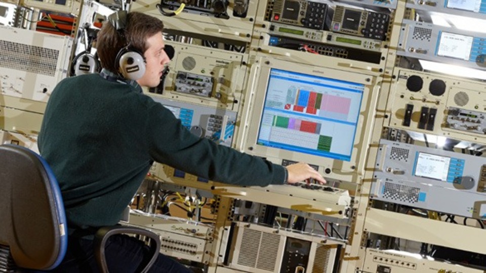 Askere karadan havadan kesintisiz iletişim