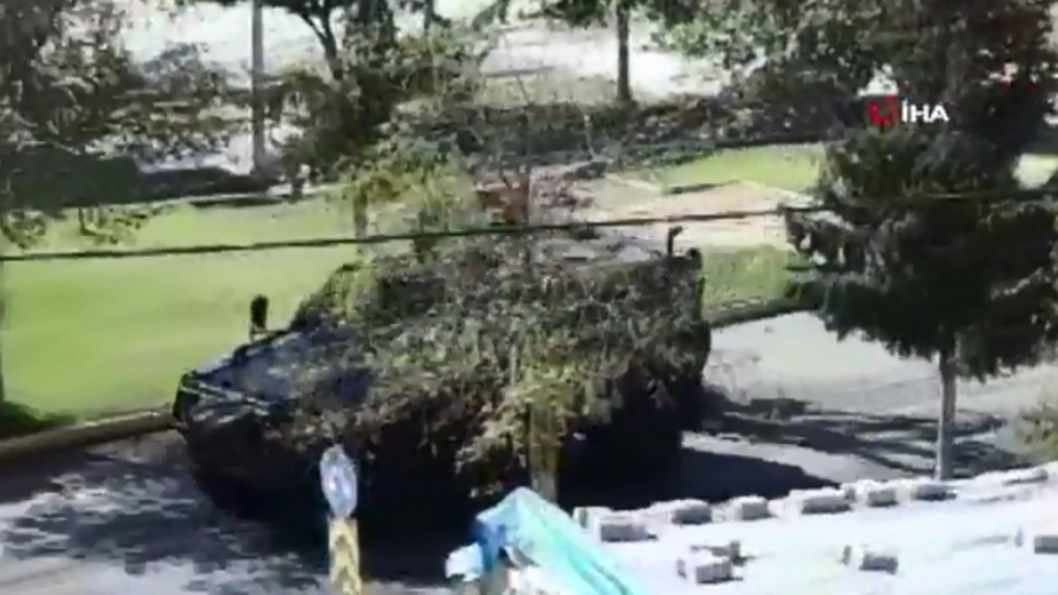 Zırhlı araçtan yükseldi, sınırı inletti!