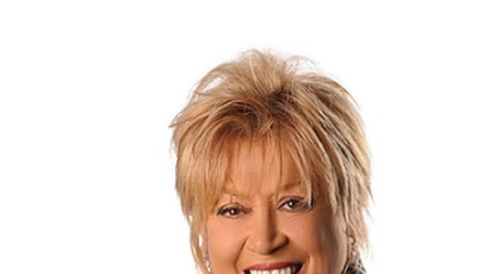 Tülay Özer kimdir?