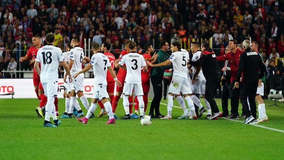 Arnavutluk maçında gerginlik