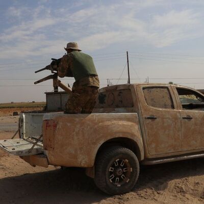 Terör örgütünün sözde bayrakları indirildi