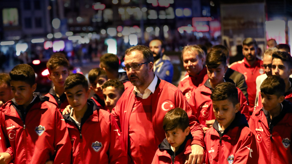Kasapoğlu maça Şırnak UYAFA Takımı'yla yürüyerek gitti