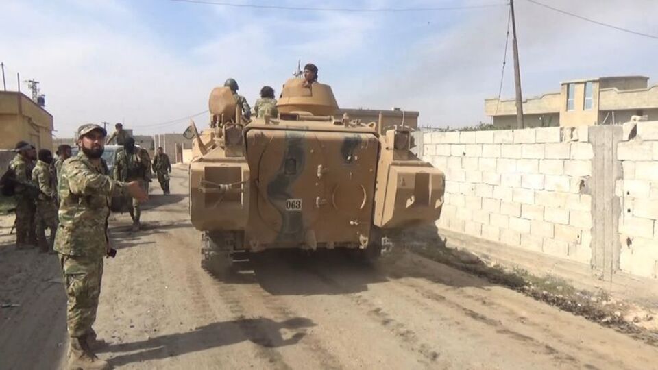 Zorla silah altına alınan Araplar YPG/PKK'dan kaçıyor