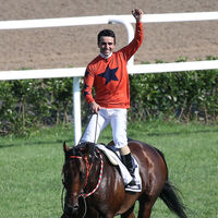 Jokey Ahmet Çelik'ten anlamlı hareket