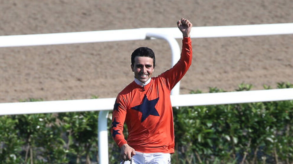 Jokey Ahmet Çelik'ten anlamlı hareket