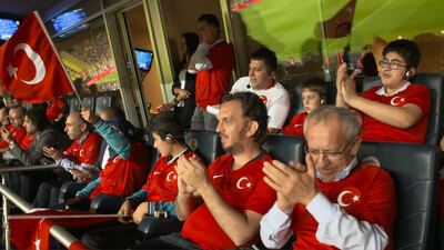 Milli maç heyecanını canlı sesli betimlemeyle yaşadılar